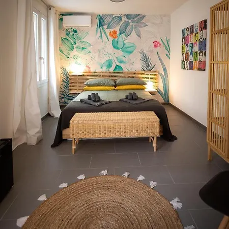 Via Calefati Land Apartment Bari Exterior photo